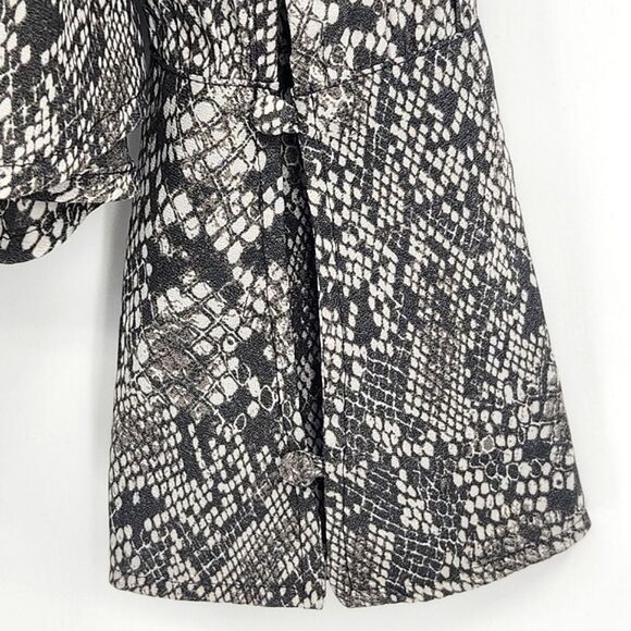 Free People Modern Blouse Size Extra Small XS Snakeskin Print  Black Ivory White - Picture 9 of 10